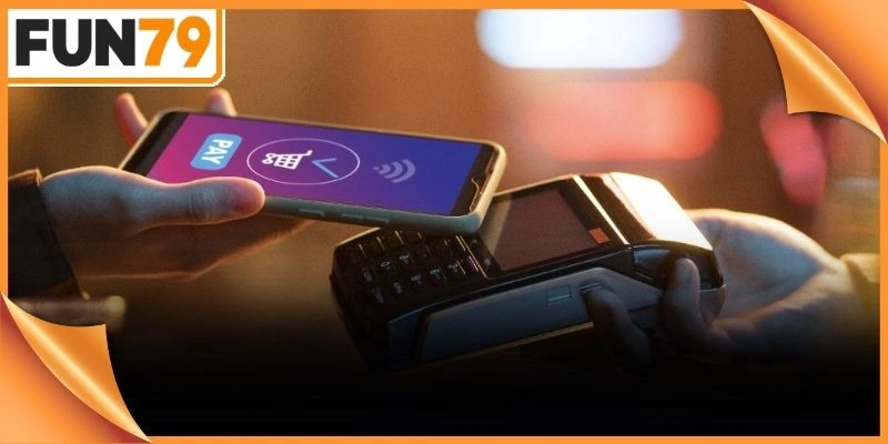 Thành viên nhập số tiền cần chuyển rồi mở ứng dụng trên thiết bị di động để quét
